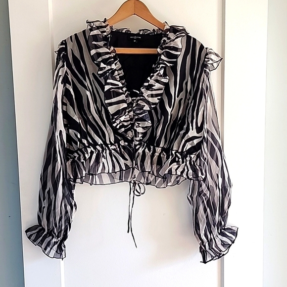 New Saks brand Area Stars Bari Animal Print Crop Top size medium - Picture 2 of 7